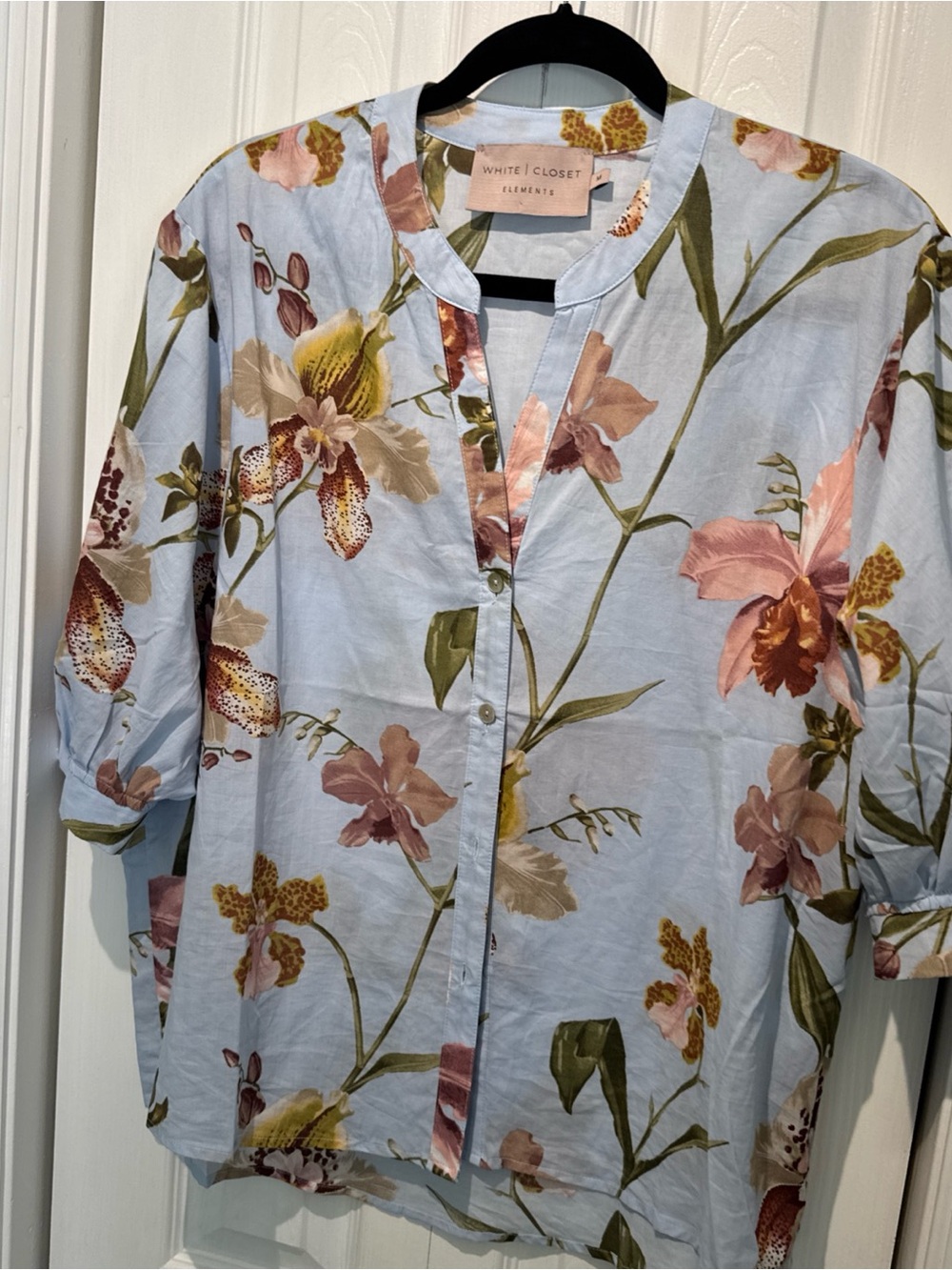 White Closet Elements Light Blue Floral Button-Down Blouse